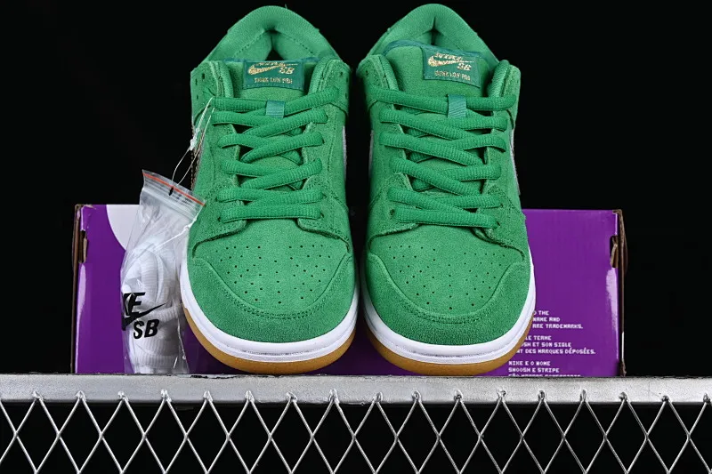 All categories Nk SB Dunk series Nk SB Dunk Low low-top sneakers Nk SB Dunk Low Pro green gold SB smashed backboard fashion casual sneakers BQ6817-303